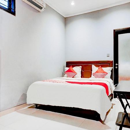 OYO 90438 Mampang 34 Residence Jakarta Bagian luar foto
