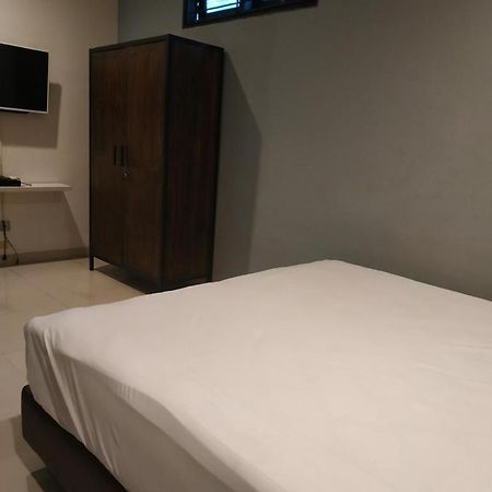 OYO 90438 Mampang 34 Residence Jakarta Bagian luar foto