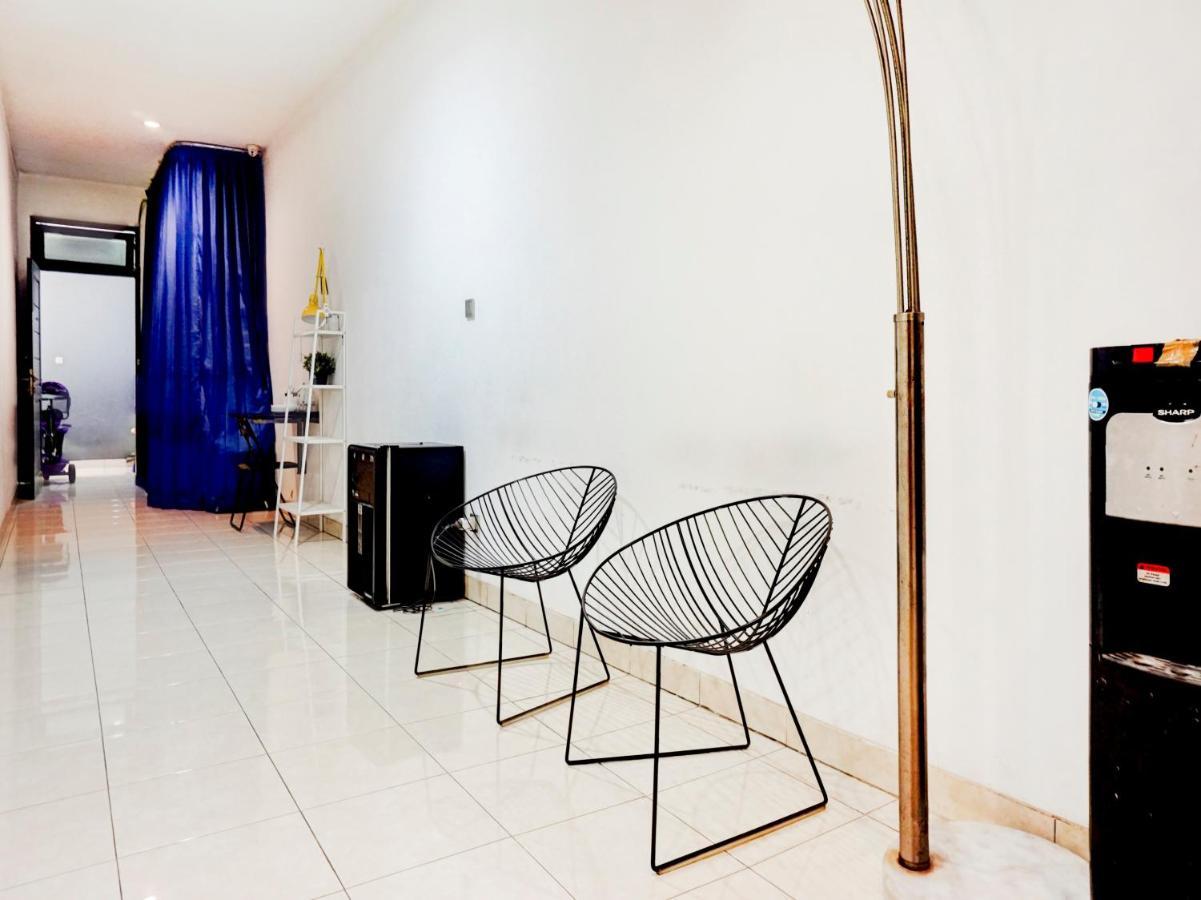 OYO 90438 Mampang 34 Residence Jakarta Bagian luar foto