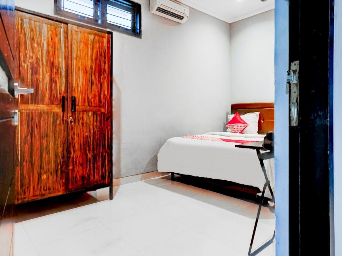 OYO 90438 Mampang 34 Residence Jakarta Bagian luar foto