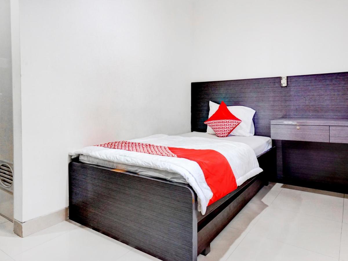 OYO 90438 Mampang 34 Residence Jakarta Bagian luar foto
