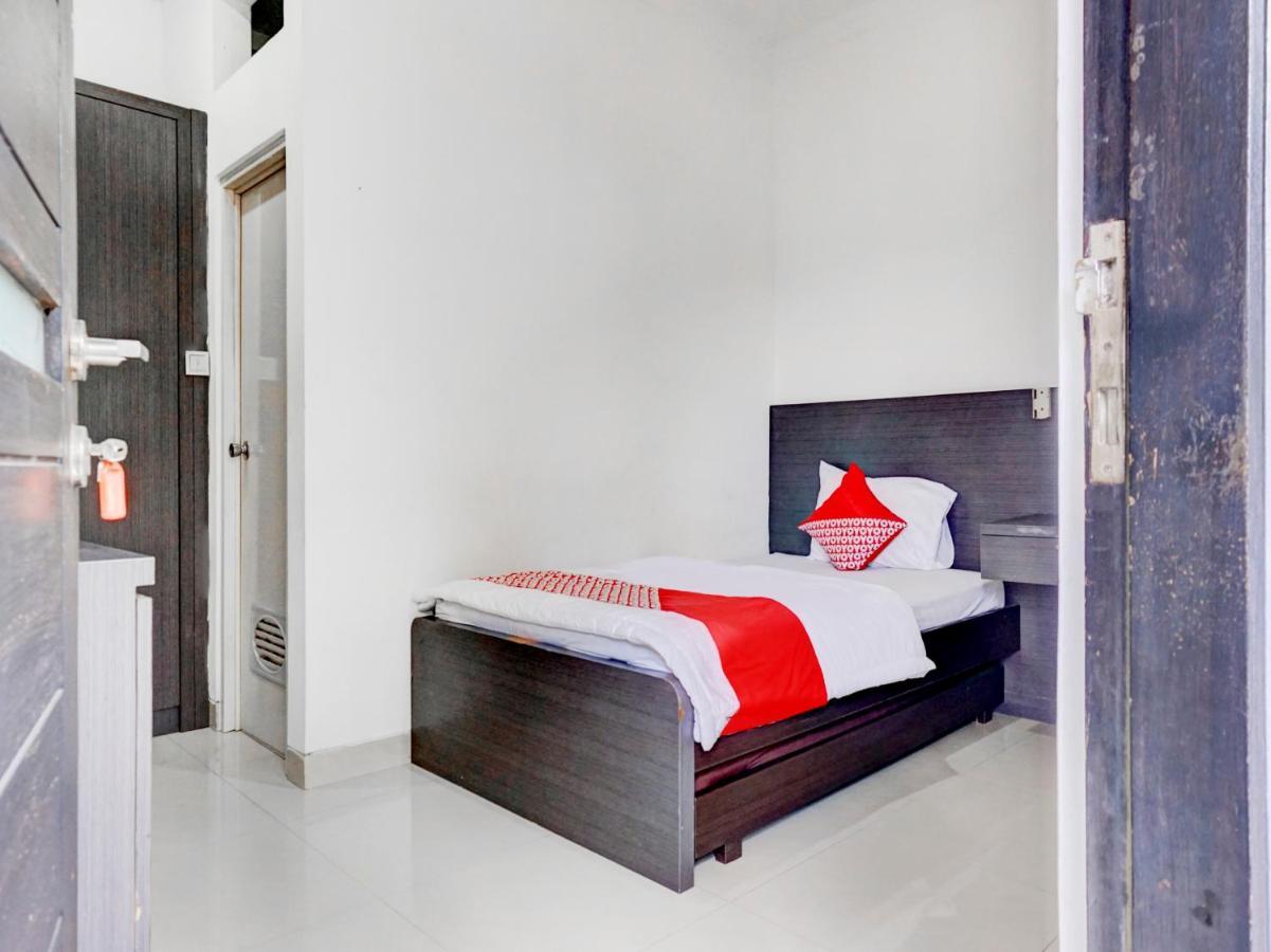 OYO 90438 Mampang 34 Residence Jakarta Bagian luar foto