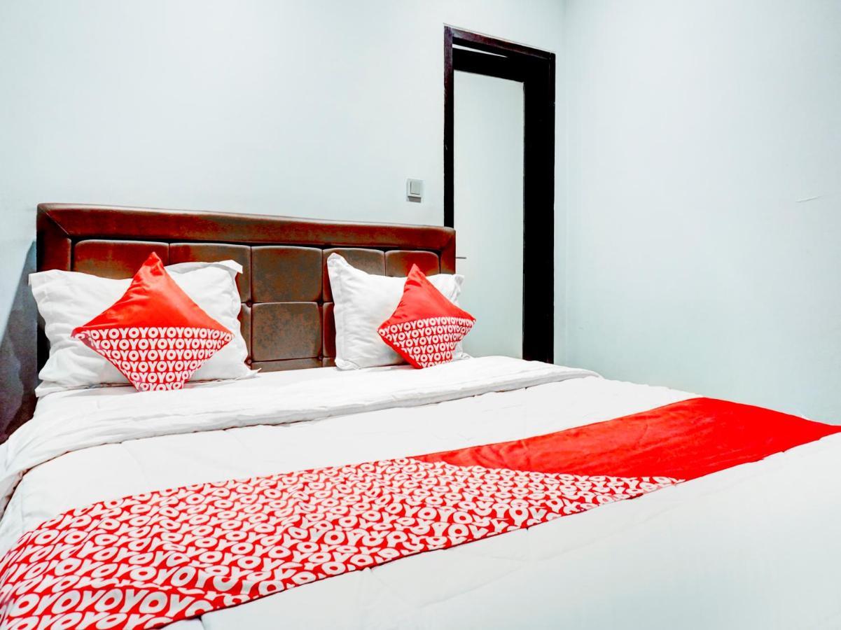 OYO 90438 Mampang 34 Residence Jakarta Bagian luar foto