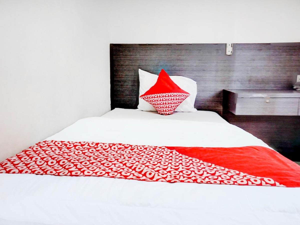 OYO 90438 Mampang 34 Residence Jakarta Bagian luar foto